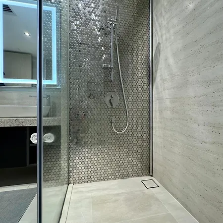 Twin Tower Luxury Service Apartment-3